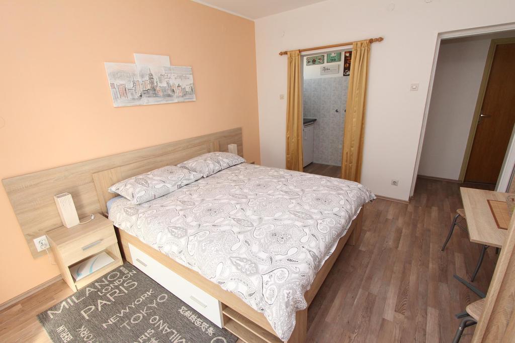 Apartments And Room Eva Rovinj Exterior foto