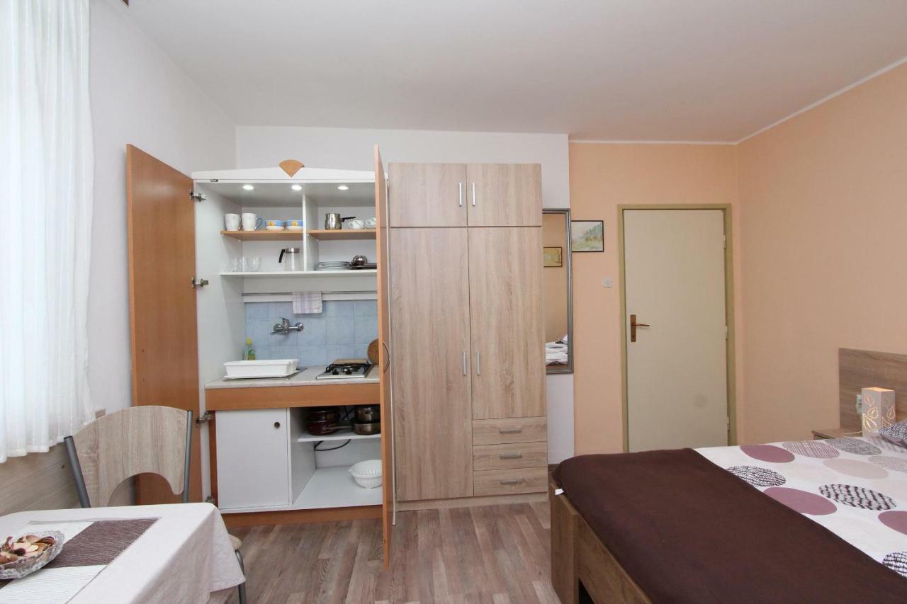 Apartments And Room Eva Rovinj Exterior foto