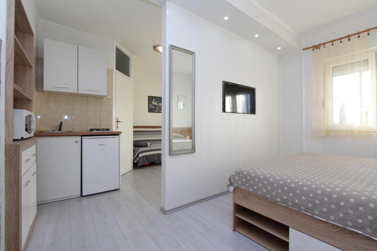 Apartments And Room Eva Rovinj Exterior foto